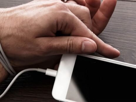 Aile ve Toplum Huzuru İçin En Güncel Tehdit: Nomofobi